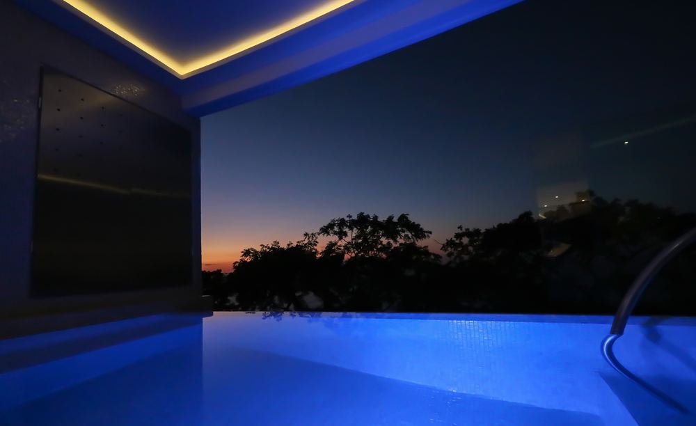 Pool, night ambiance